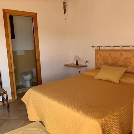 Holiday home Casetta A Caresi Pietre Magiche *