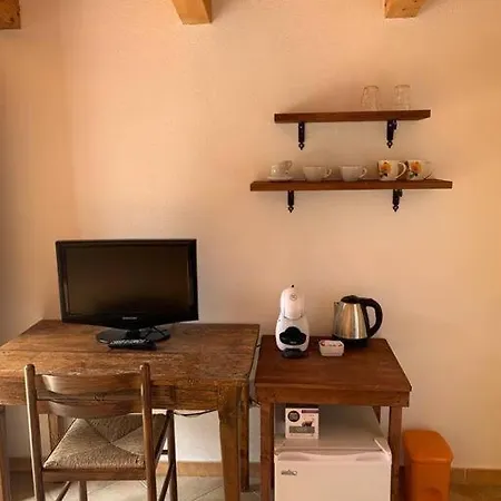 Holiday home Casetta A Caresi Pietre Magiche *